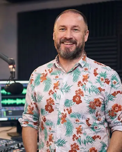 robin banks in a cool studio in the GCC